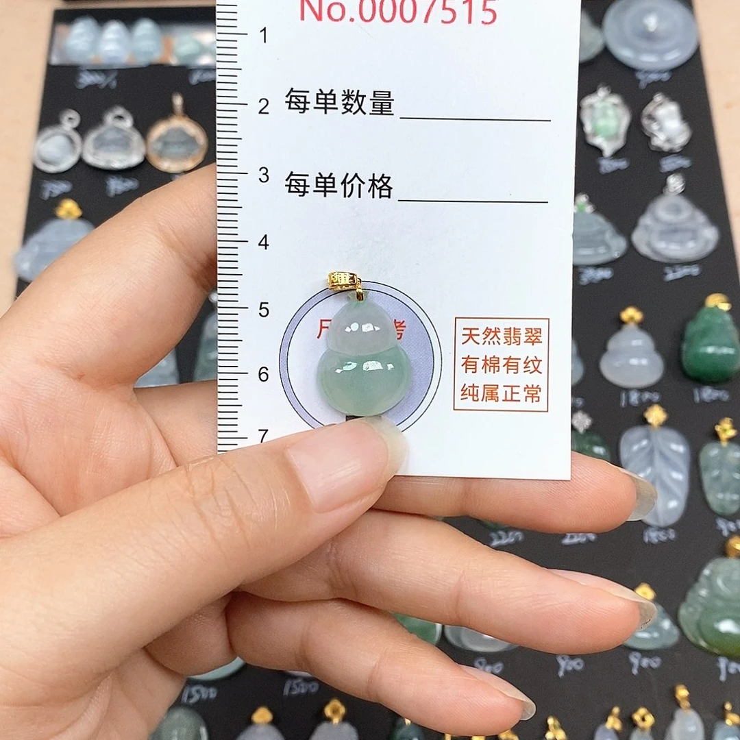 颈饰18K金镶嵌翡翠