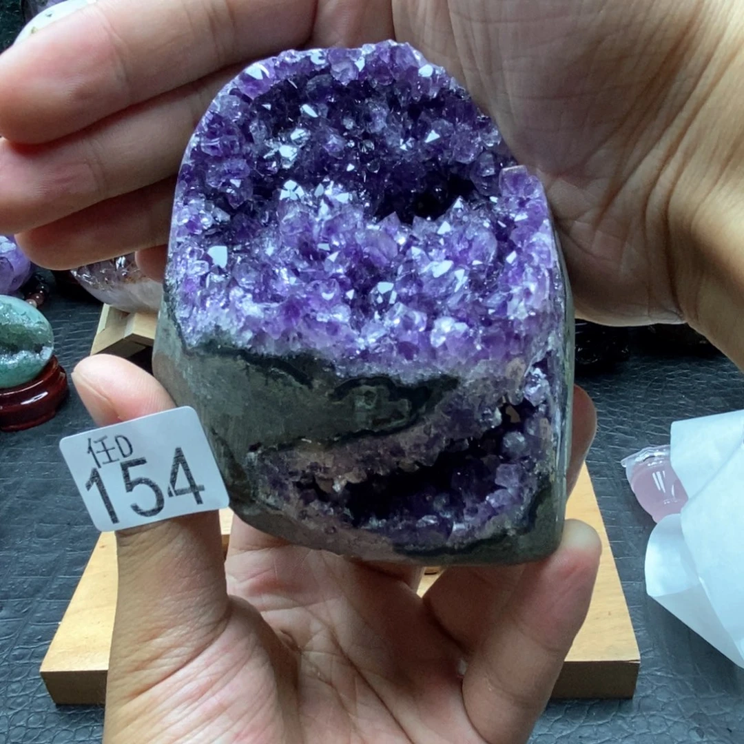 未镶嵌水晶大型摆件（非配饰）