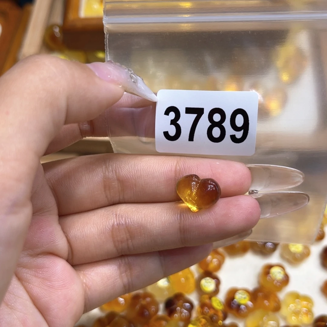 琥珀未镶嵌珠宝奇石