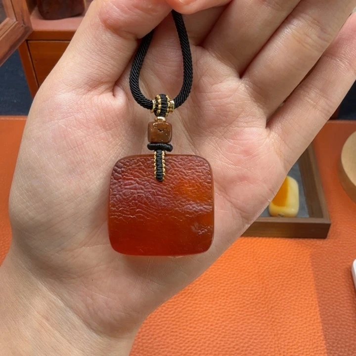 蜜蜡未镶嵌吊坠(赠链)