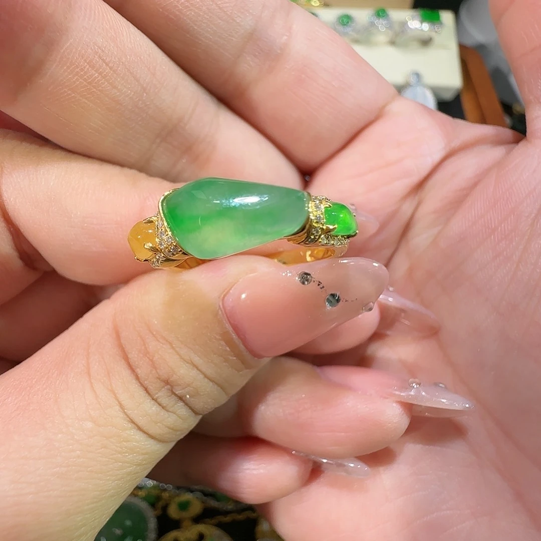 【闪购商品】18K金镶嵌戒指翡翠