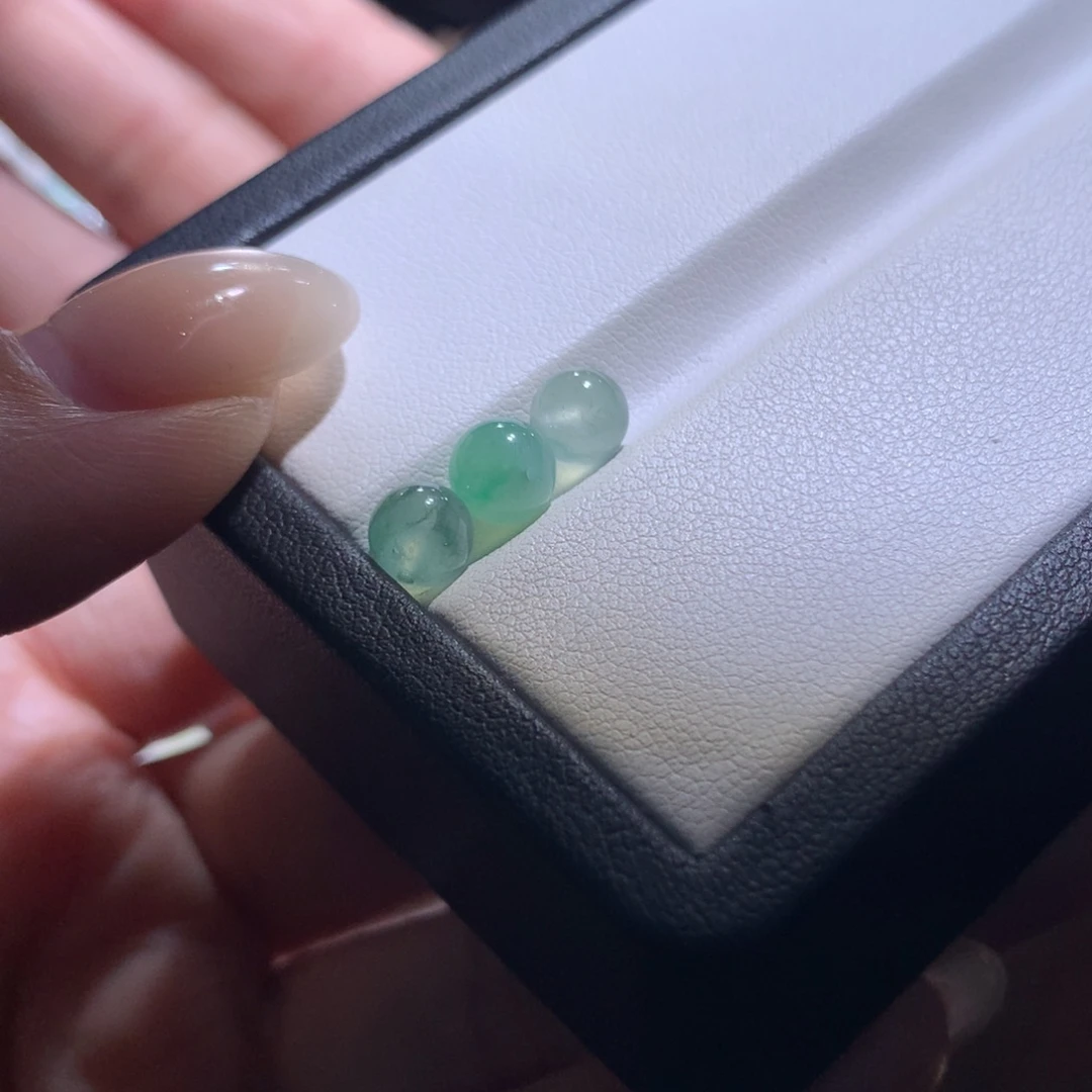 c***包翡翠散珠特价绿珠三颗卡6+