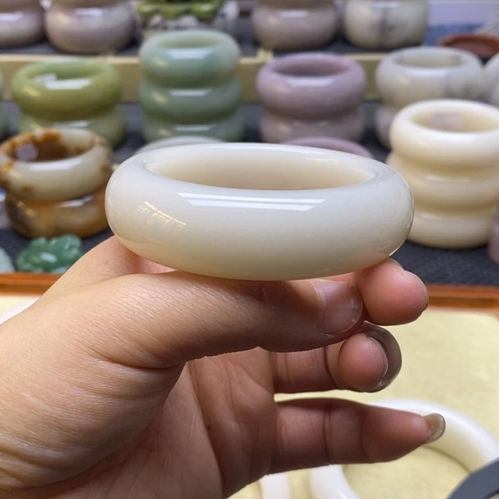 石英质玉未镶嵌手镯