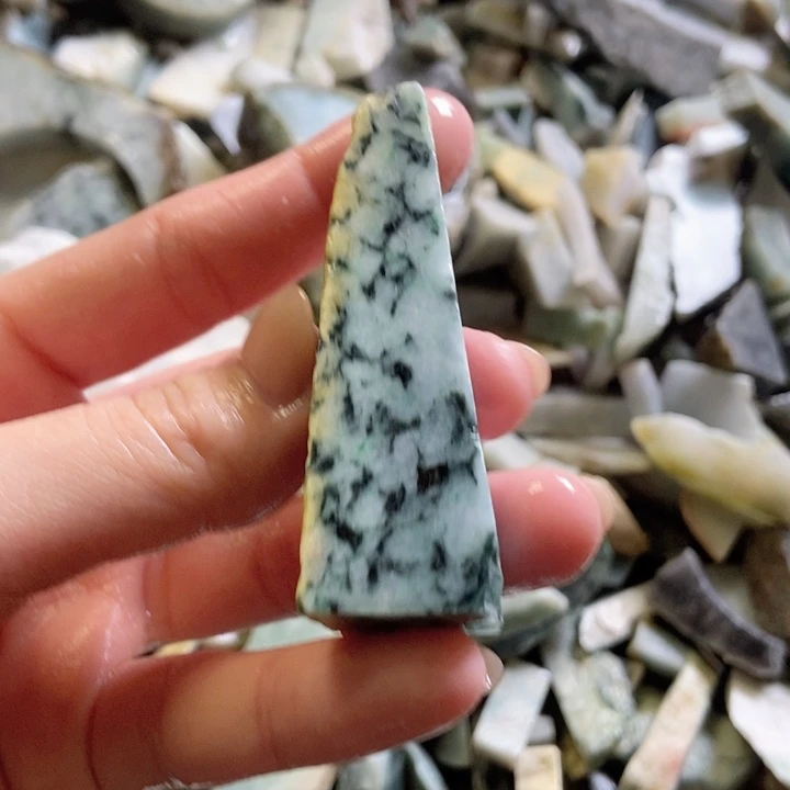 翡翠颈饰未镶嵌天然翡翠