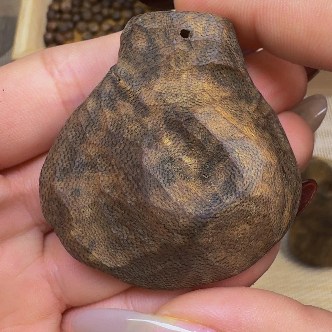 沉香吊坠海南高山白旗包头吊坠