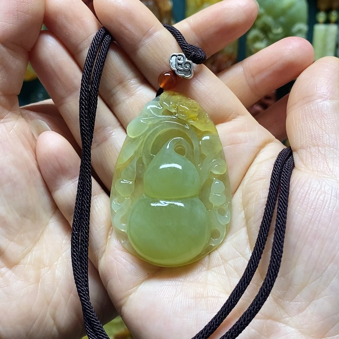 岫玉未镶嵌吊坠(赠链)
