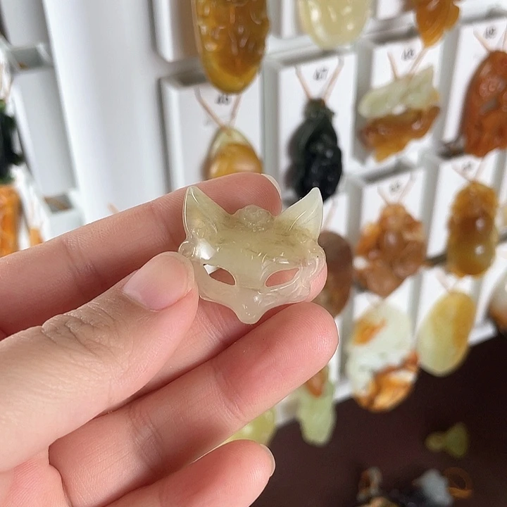 未镶嵌蛇纹石玉颈饰