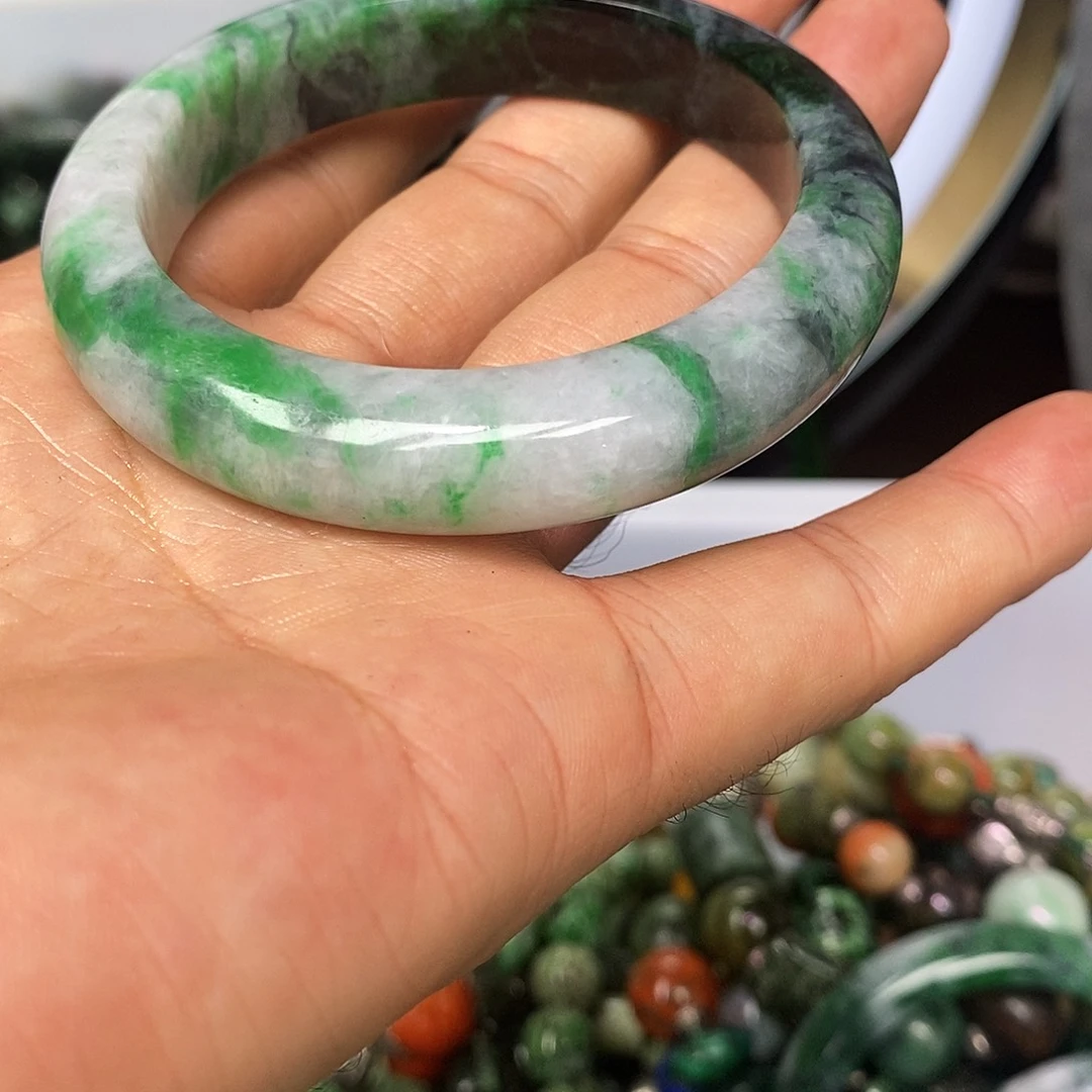 未镶嵌手镯翡翠如**愿漂亮美眉