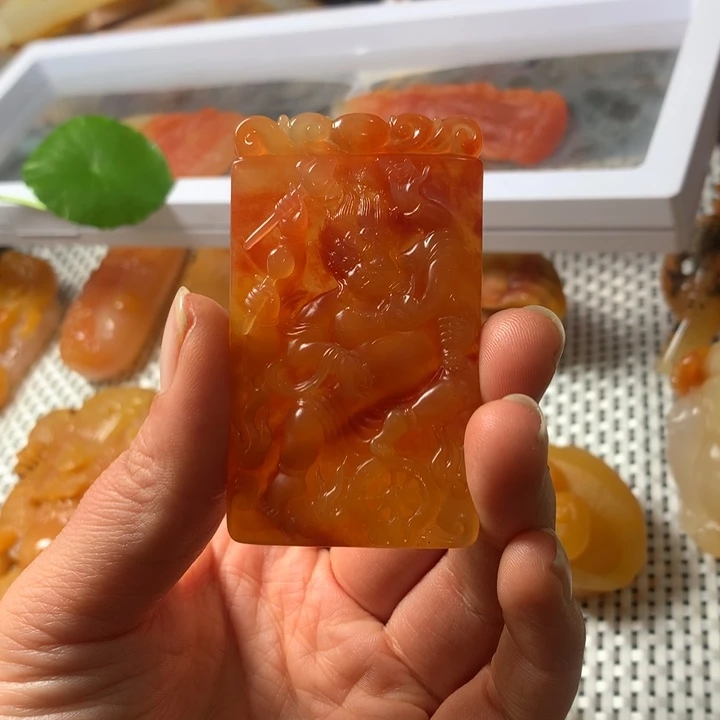 石英质玉（黄龙玉）未镶嵌颈饰
