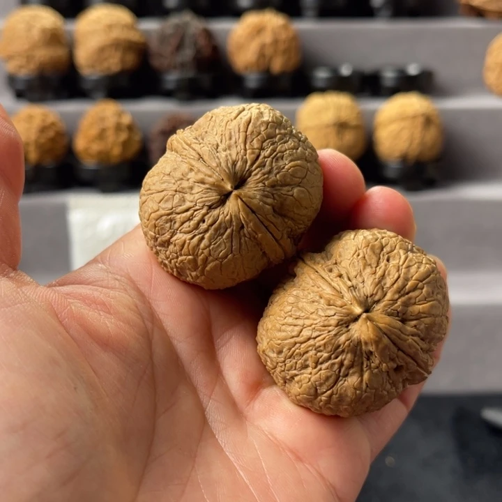 花***间文玩核桃把件石锁