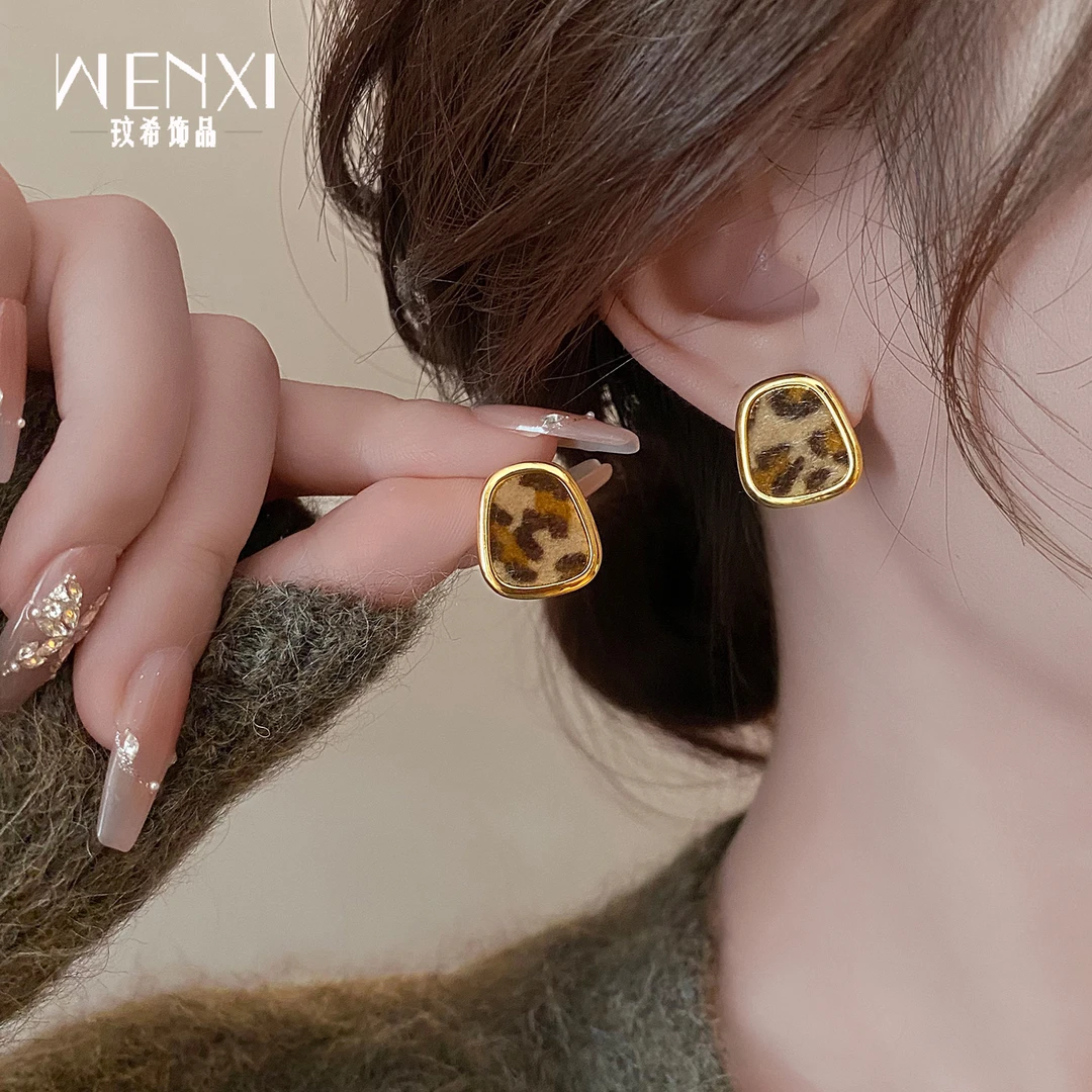 铜合金耳饰 复古港风豹纹几何耳环2025新款爆款高级耳钉秋冬耳饰