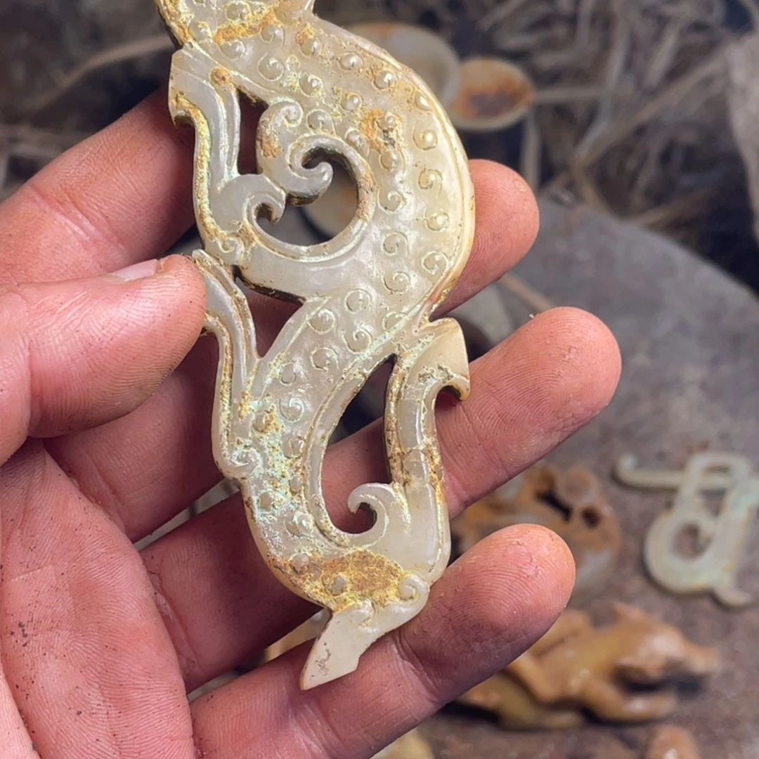 共***光和田玉（糖玉）未镶嵌颈饰