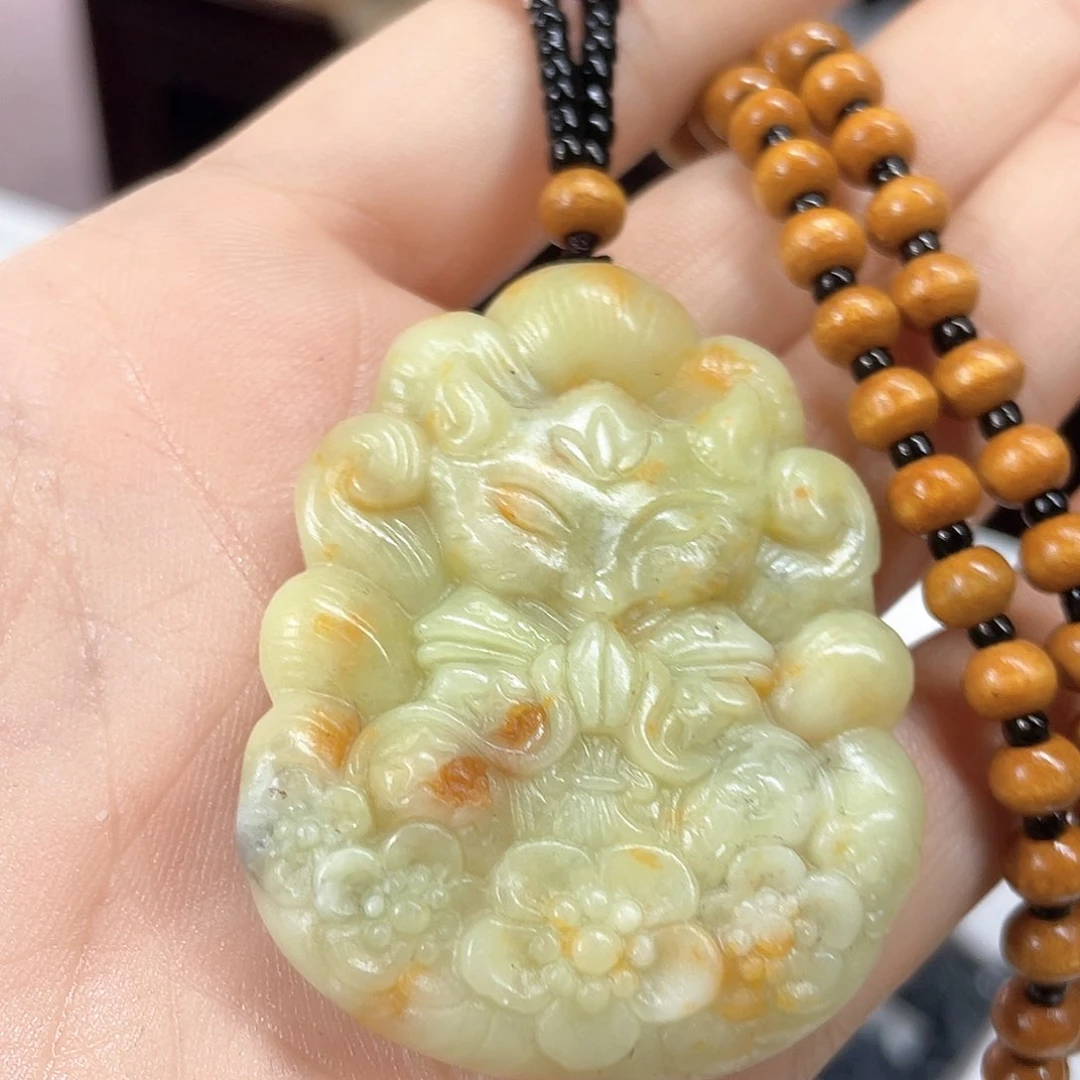 蛇纹石玉颈饰未镶嵌