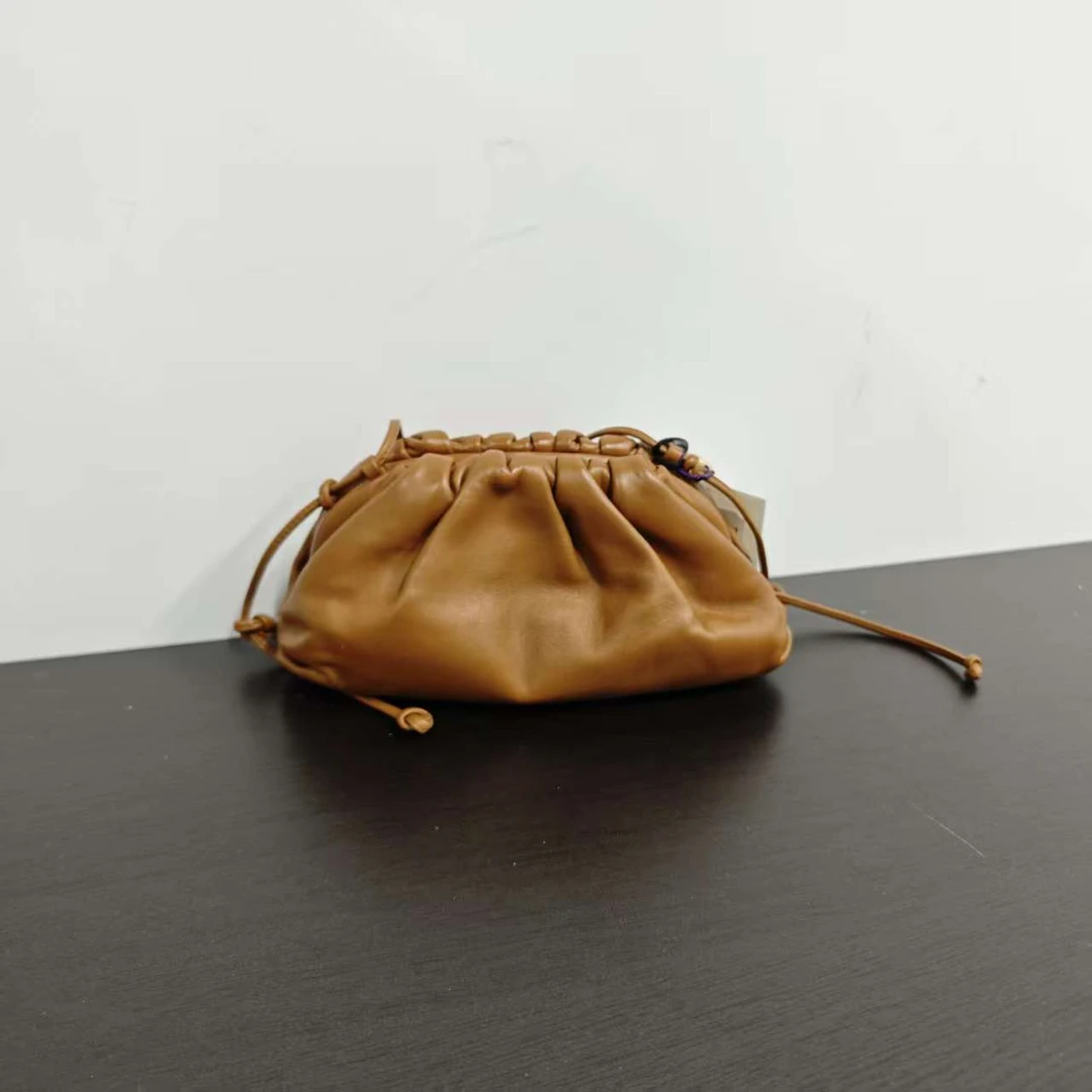 95新 BOTTEGA VENETA/葆蝶家 哈蜜精选/单肩包/无工价/云朵/1409