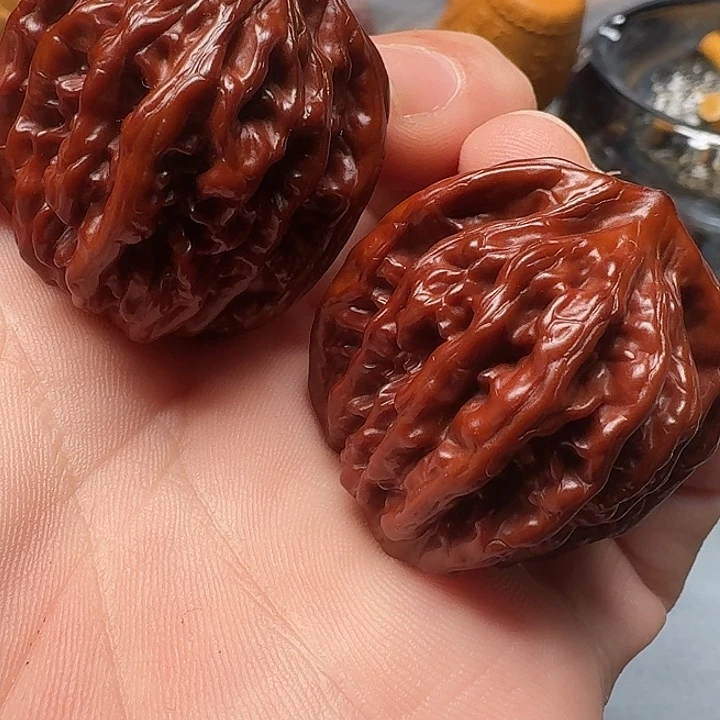 文玩核桃吊坠虎头111