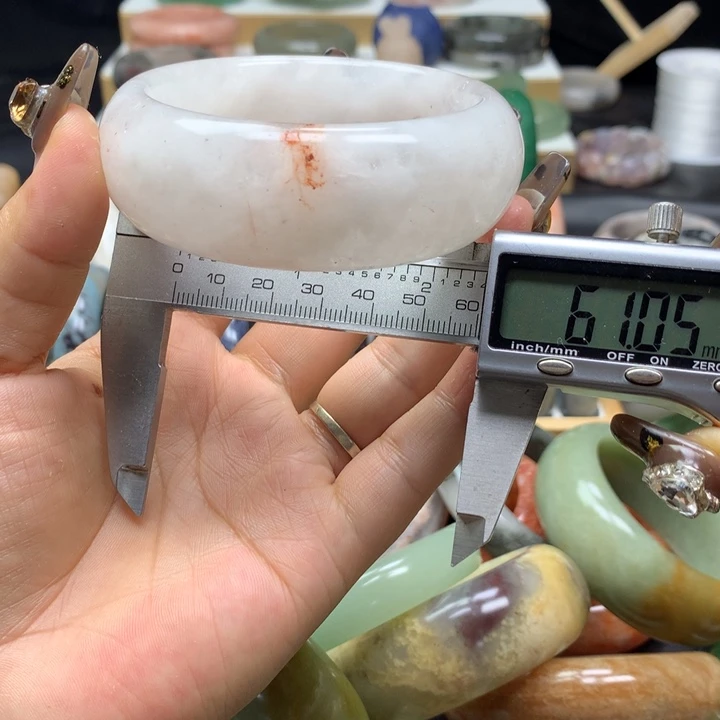 未镶嵌手镯石英质玉