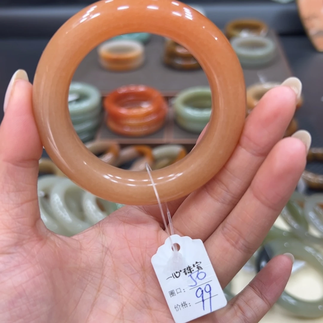 未镶嵌手镯石英质玉