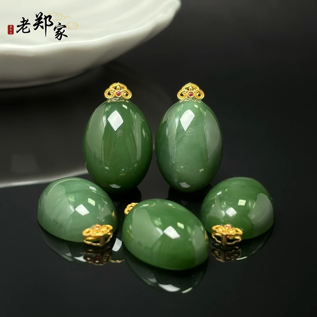 【老郑家】18K金镶和田玉蛋面挂件 2567 多样性发1件约24*18*8mm