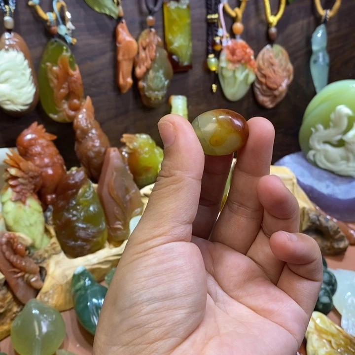 蛇纹石玉未镶嵌颈饰