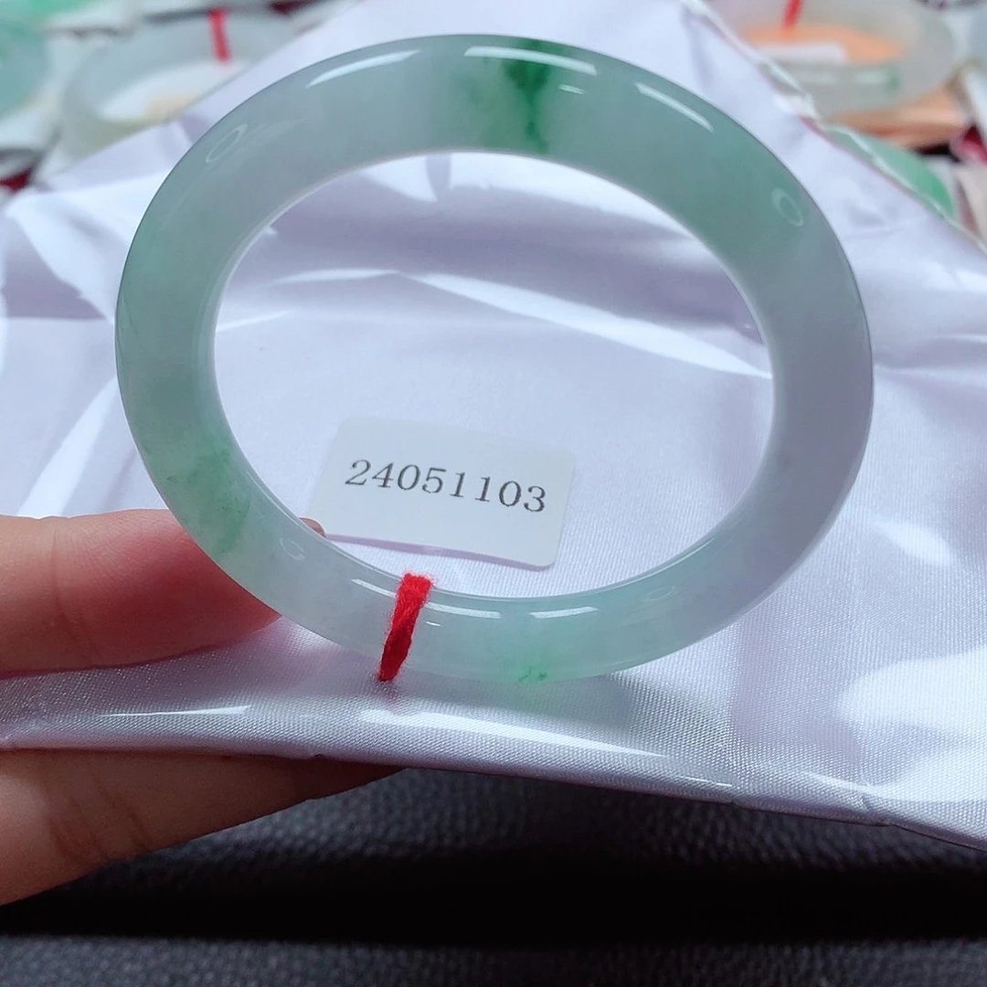 翡翠手镯（圆镯）未镶嵌