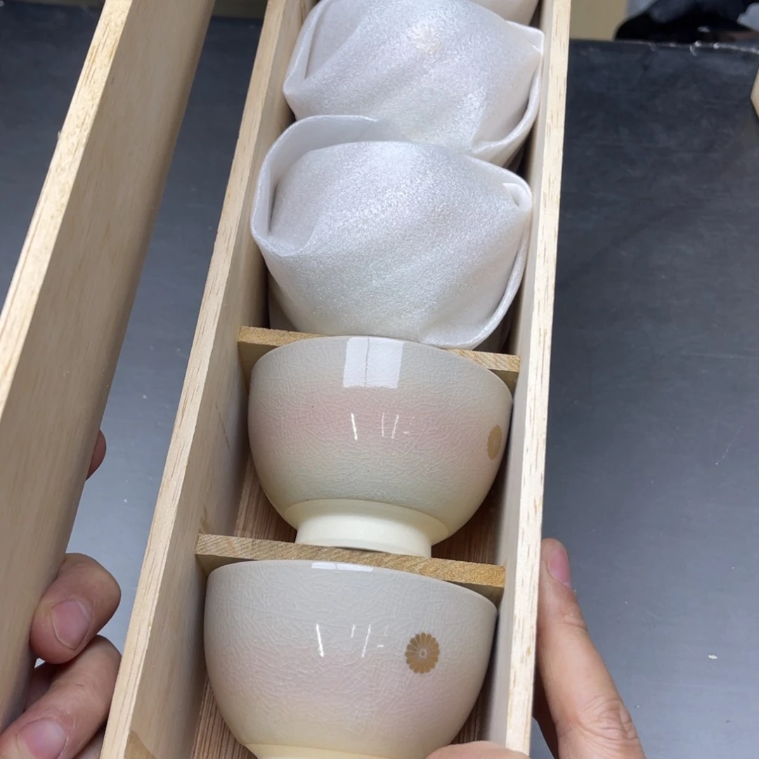 瓷片扫****界密密麻麻地排列着一个