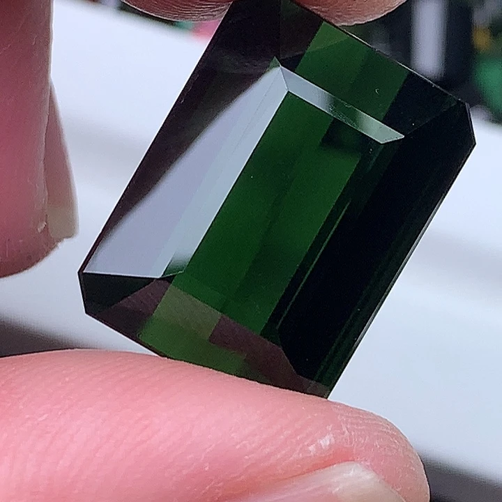 碧玺未镶嵌珠宝半成品28.6克拉