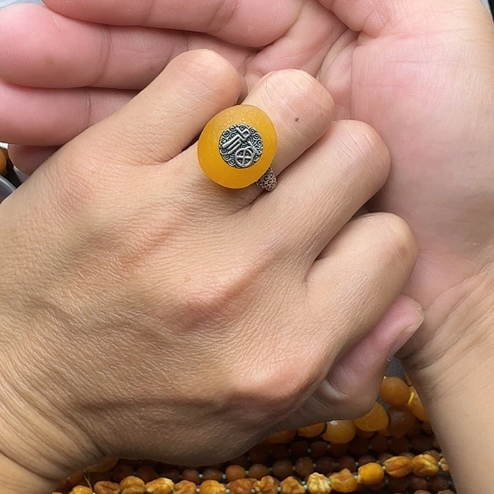 琥珀未镶嵌裸石天然蜜蜡戒指