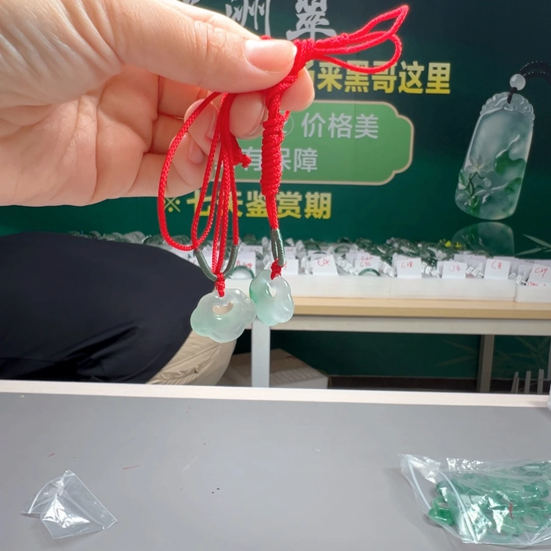 石英质玉未镶嵌颈饰