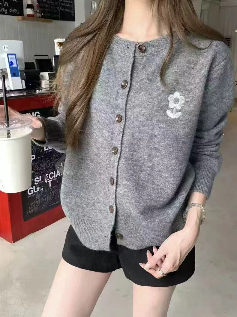 【秋季上新】秋冬立体小花刺绣纯色针织开衫简约百搭