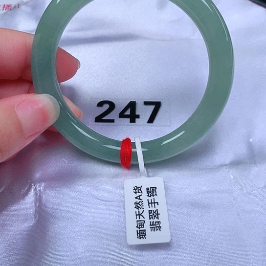 翡翠手镯未镶嵌翡翠手镯