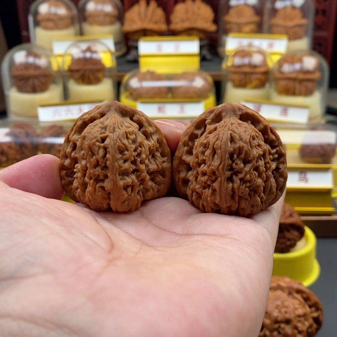 文玩核桃吊坠三角疆，全品，尺寸42