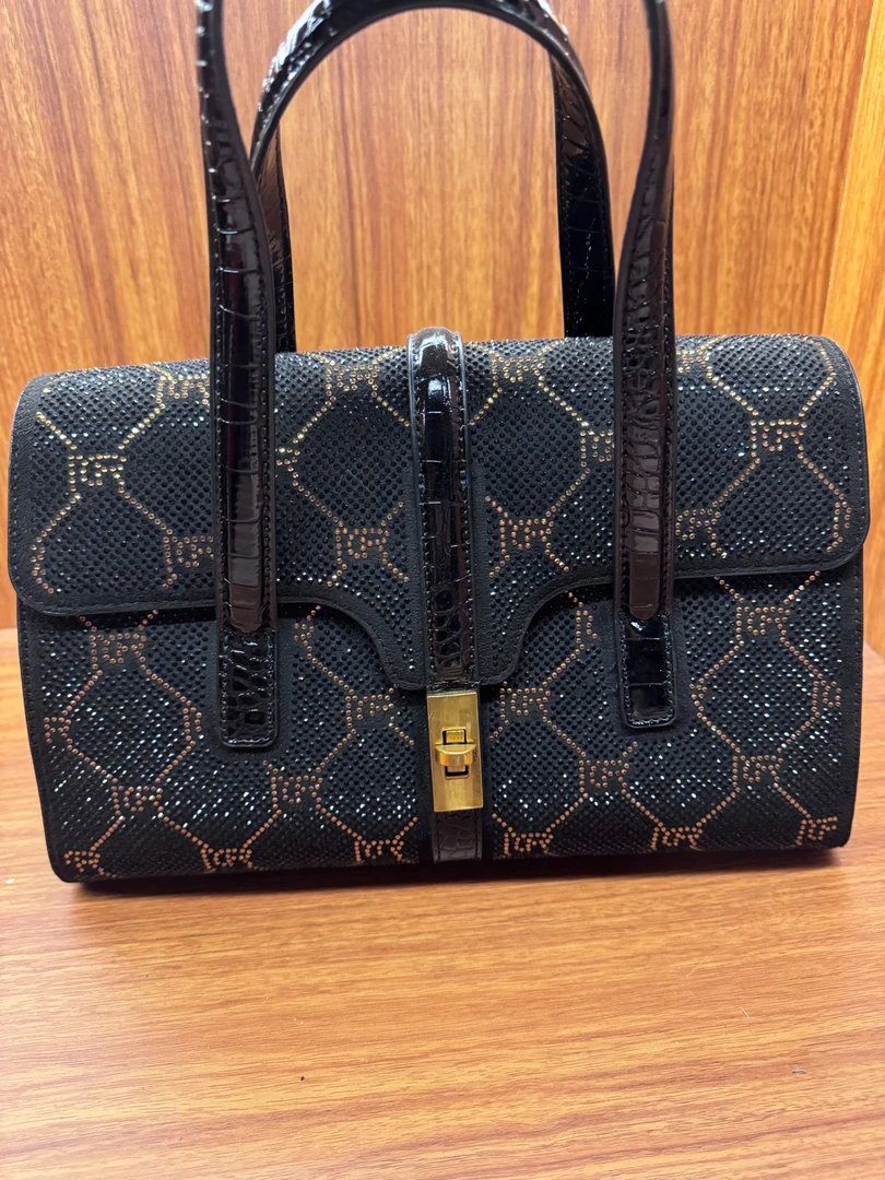 时尚百搭2023新款潮单肩斜跨包气质女包