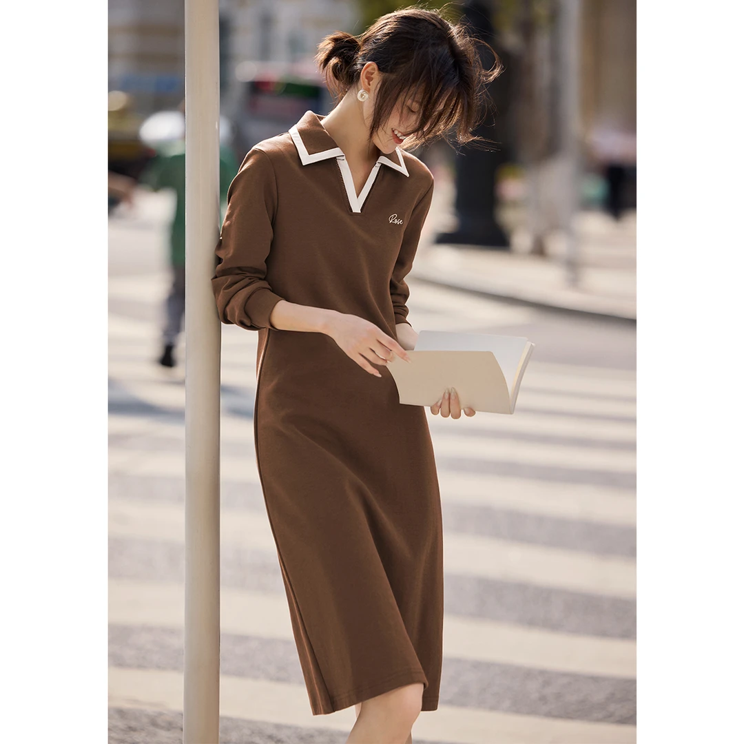 XWI/欣未2025秋款时尚休闲百搭撞色拼接刺绣设计polo领连衣裙2042