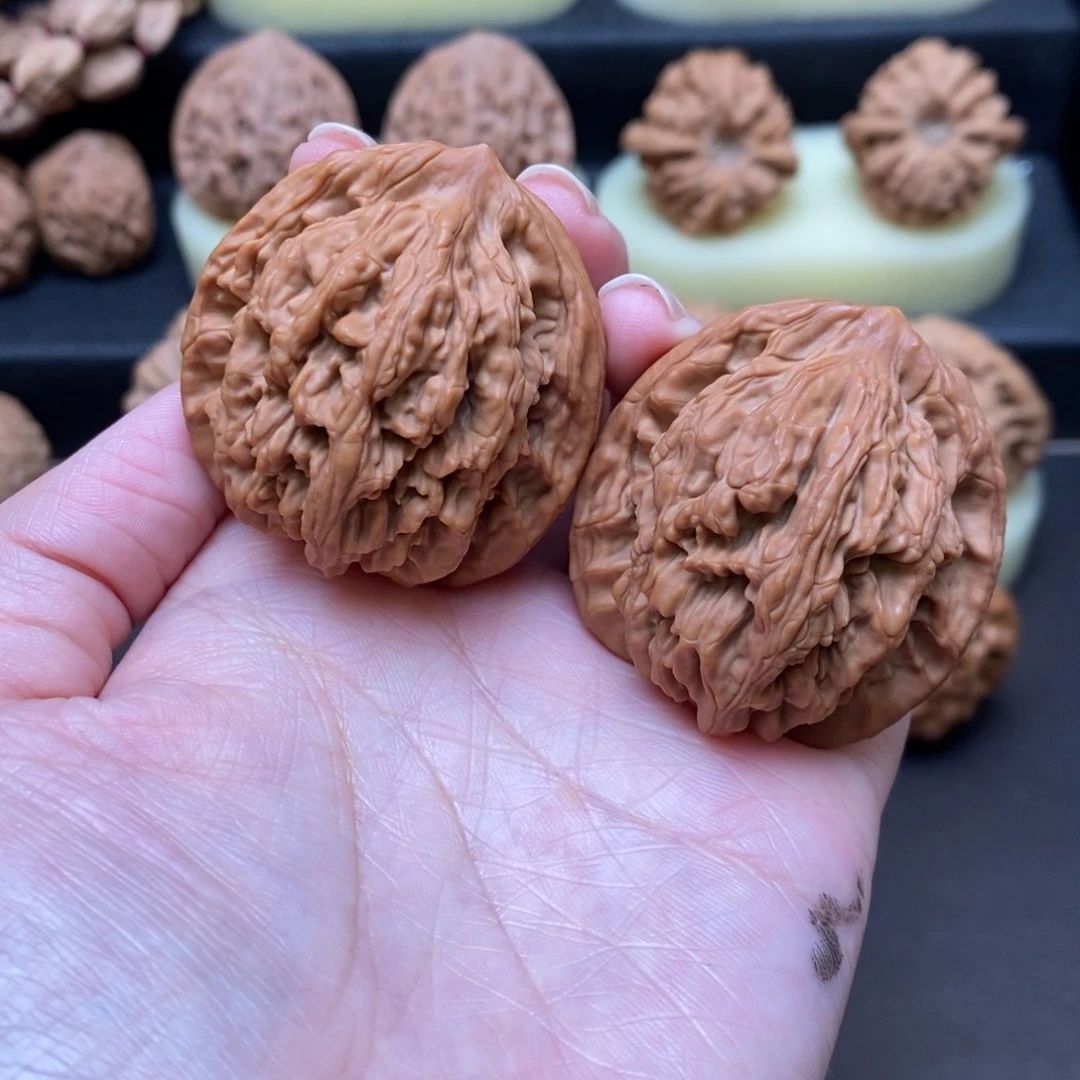 文玩核桃吊坠41尺虎头