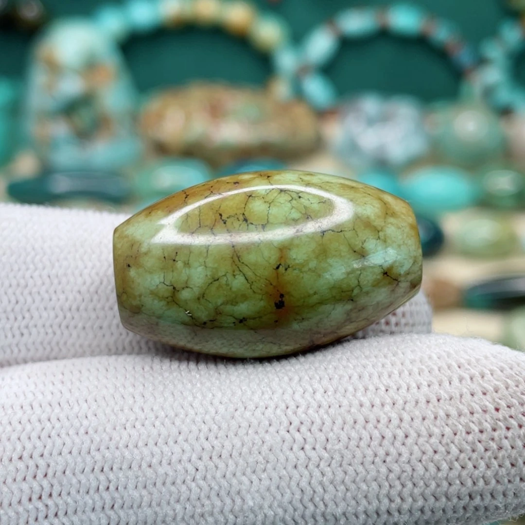 未镶嵌绿松石颈饰