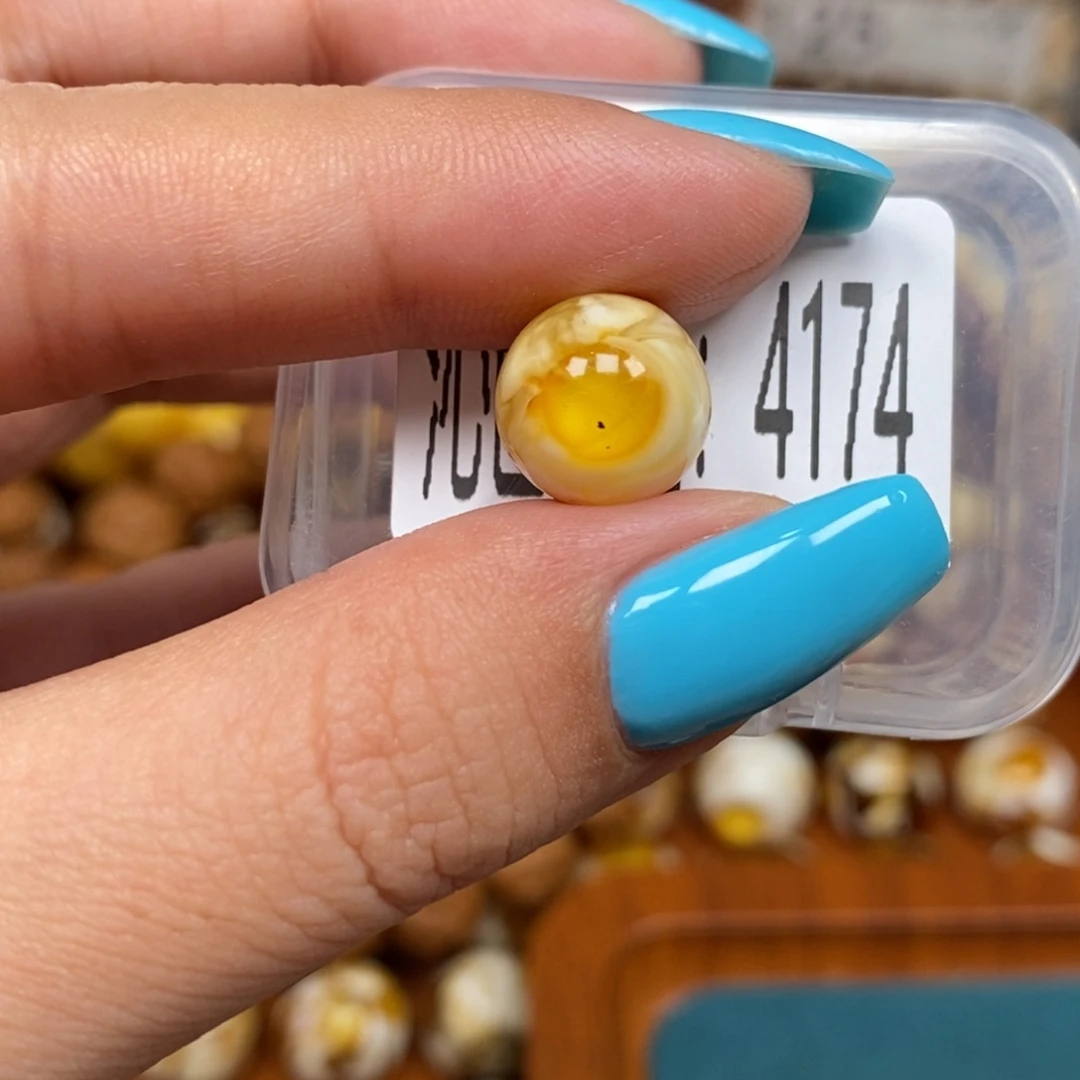 蜜蜡未镶嵌珠宝奇石4174