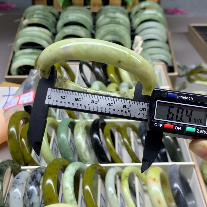 未镶嵌蛇纹石玉手镯37