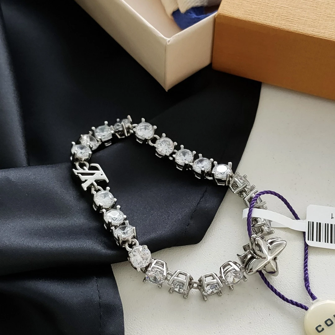 95新 LouisVuitton/路易威登 Azul-银色锆石花扣手链/38327