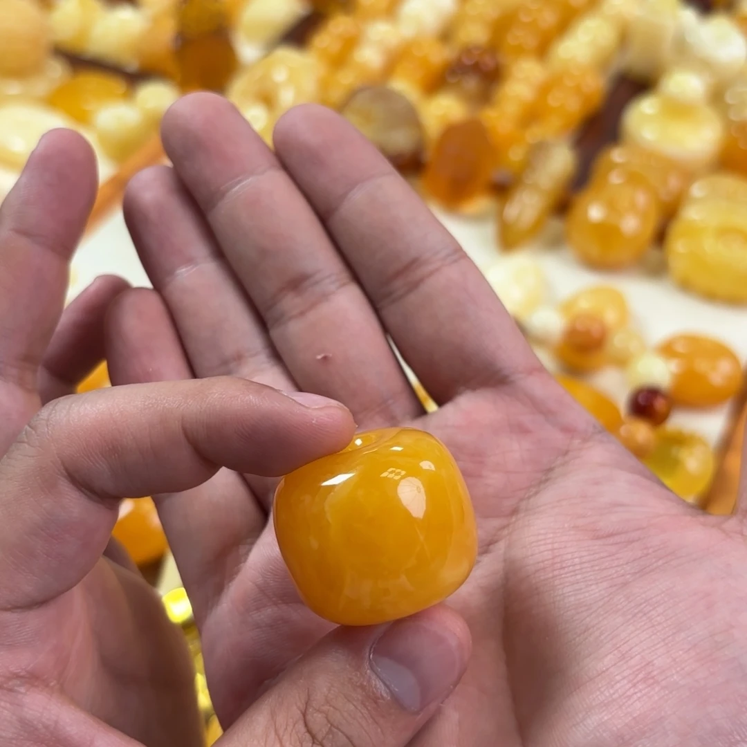 钱***往蜜蜡未镶嵌裸石墩子