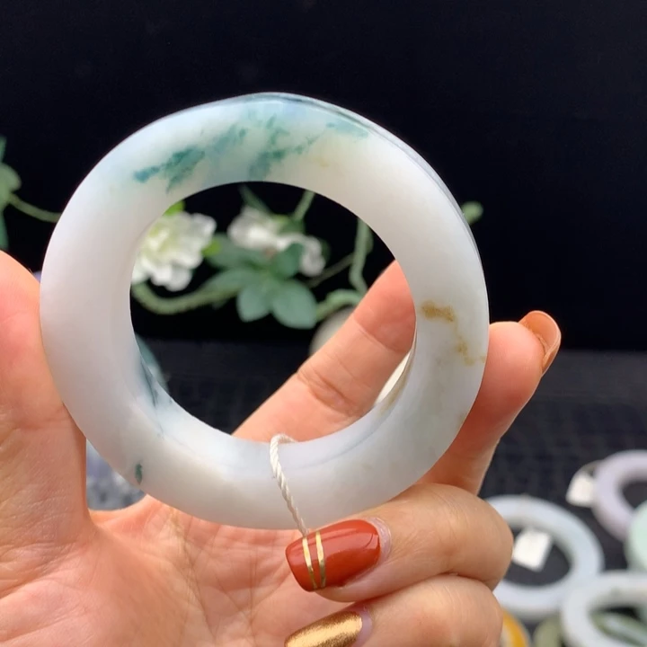 定制翡翠未镶嵌翡翠手镯