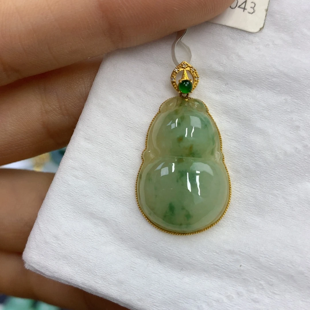 翡翠18K金镶嵌颈饰