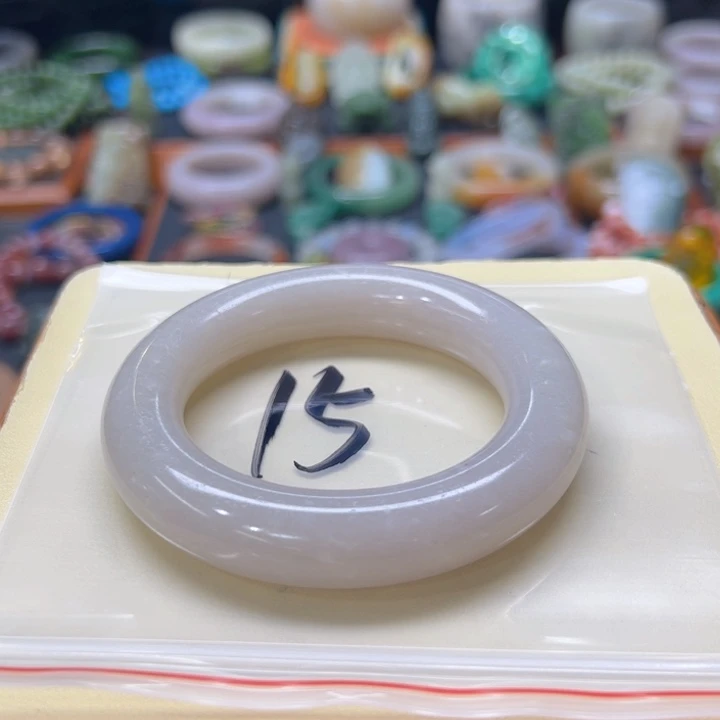 石英质玉手镯未镶嵌?15