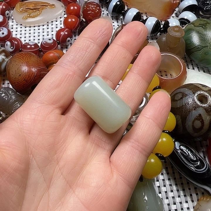 孩***爸颈饰未镶嵌和田玉