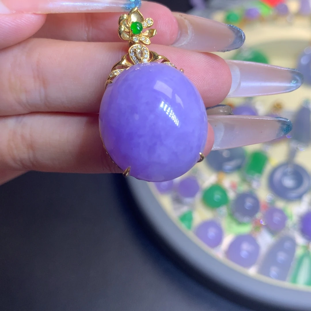 颈饰18K金镶嵌翡翠