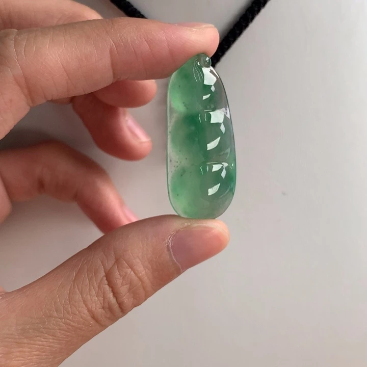 翡翠挂件未镶嵌….