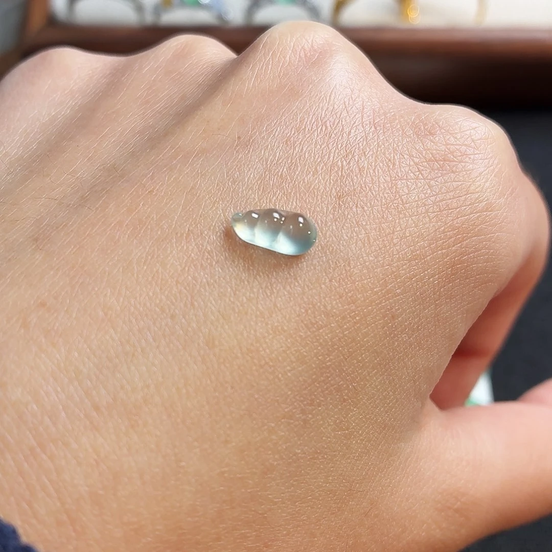 翡翠未镶嵌颈饰豆子