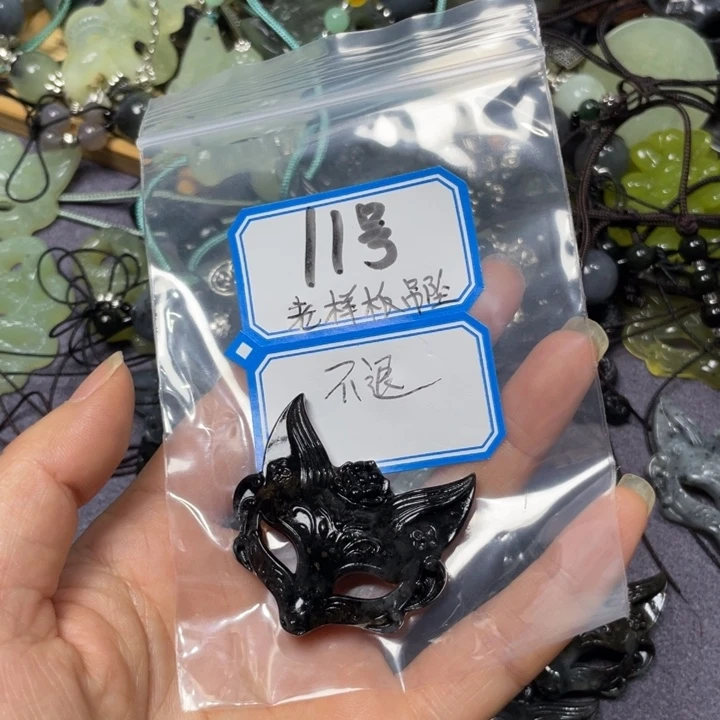蛇纹石玉颈饰合金是***啊