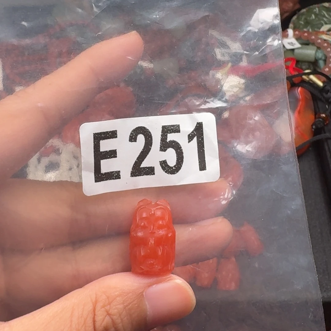 南红玛瑙未镶嵌珠宝奇石