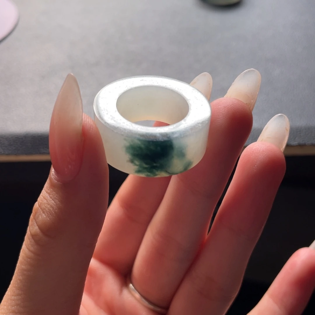 未镶嵌定制翡翠C****张戒指