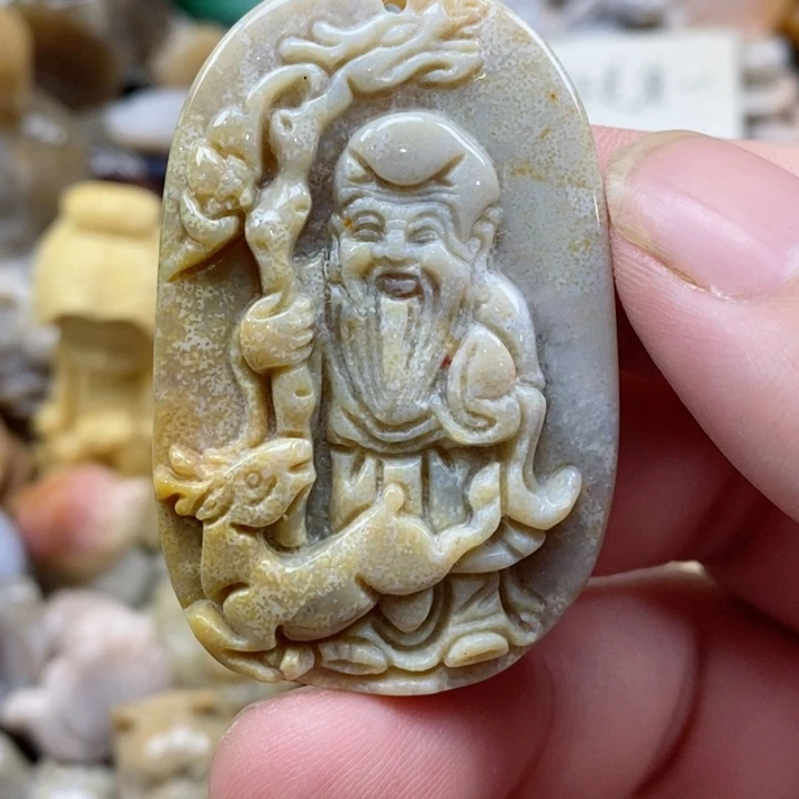 颈饰未镶嵌硅化珊瑚（珊瑚玉）